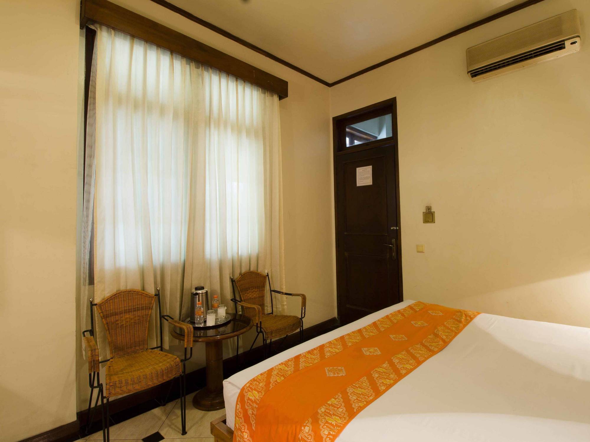 Reddoorz @ Dago Hotell Bandung Exteriör bild